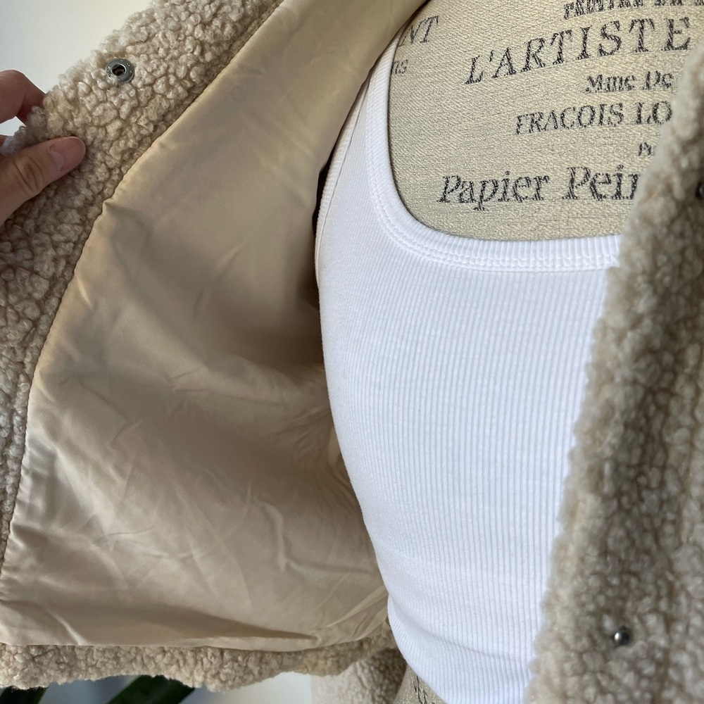 Short shearling cream jacket - Picture 4 of 9